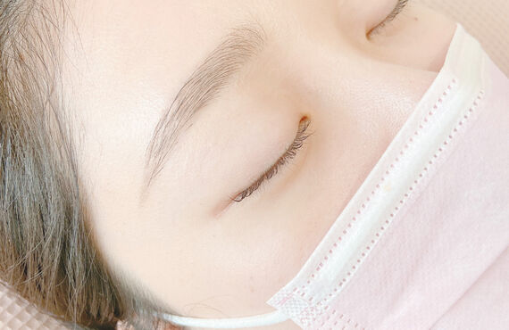福岡の天神にある眉毛サロンEyelashsalonMomでは今話題のアイブロウワックスで眉毛をデザインしています　骨格に合わせたオーダーメイド眉毛自分で描きやすい眉毛をデザインします